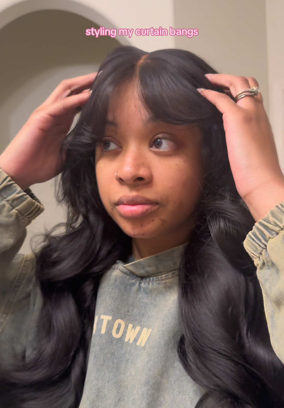 Styling my curtain bangs was way easier than I thought it would be. Definitely a look for the summer🙂‍↔️🦋🌻 @UNice Hair @UNICE HAIR OFFICIAL 🔗 in bio #curtainbangs #gluelesswig #unicehair #bangs #curtainbangtutorial 