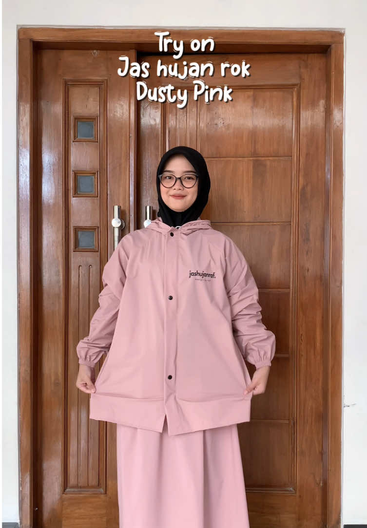Secakep ini jas hujan roknya apalagi warnanya dusty pink #JelajahRamadan #Ramadanekstraseru #jashujan #jashujandewasa #jashujanwanita 