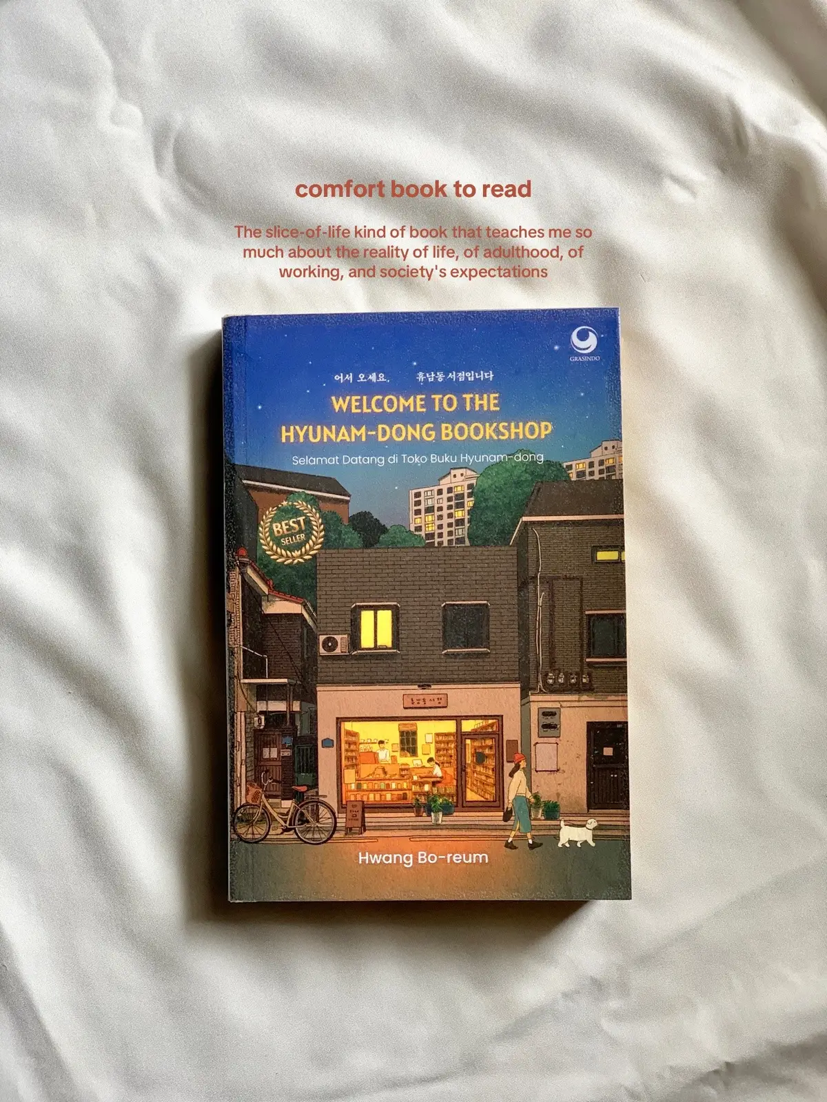 📖 Welcome to the Hyungnam-Dong Bookshop  book by Hwang Bo-reum  buku yg ngajarin untuk merasa cukup + ngajarin perpsektif slow living juga 🧣  Alurnya emang pelan banget tapi realistis kayak ya hidup emang gitu sepelan dan semengalir ituu 🚣🏻‍♀️ #welcometothehyunamdongbookshop #hwangboreum #books #BookRecommendations #BookTok #bookrec 