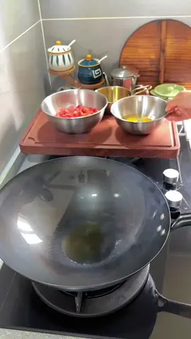 Wajan masak anti lengket bahan baja kapasitas besar. Wajib punya nih... #wajan  #wajanantilengket  #wajanmultifungsi  #wajanpenggorengan  #wajanbaja  #wajanbajahitam  #wajanbesar  #wajanantilengket  #wok  #ramadanekstraseru 