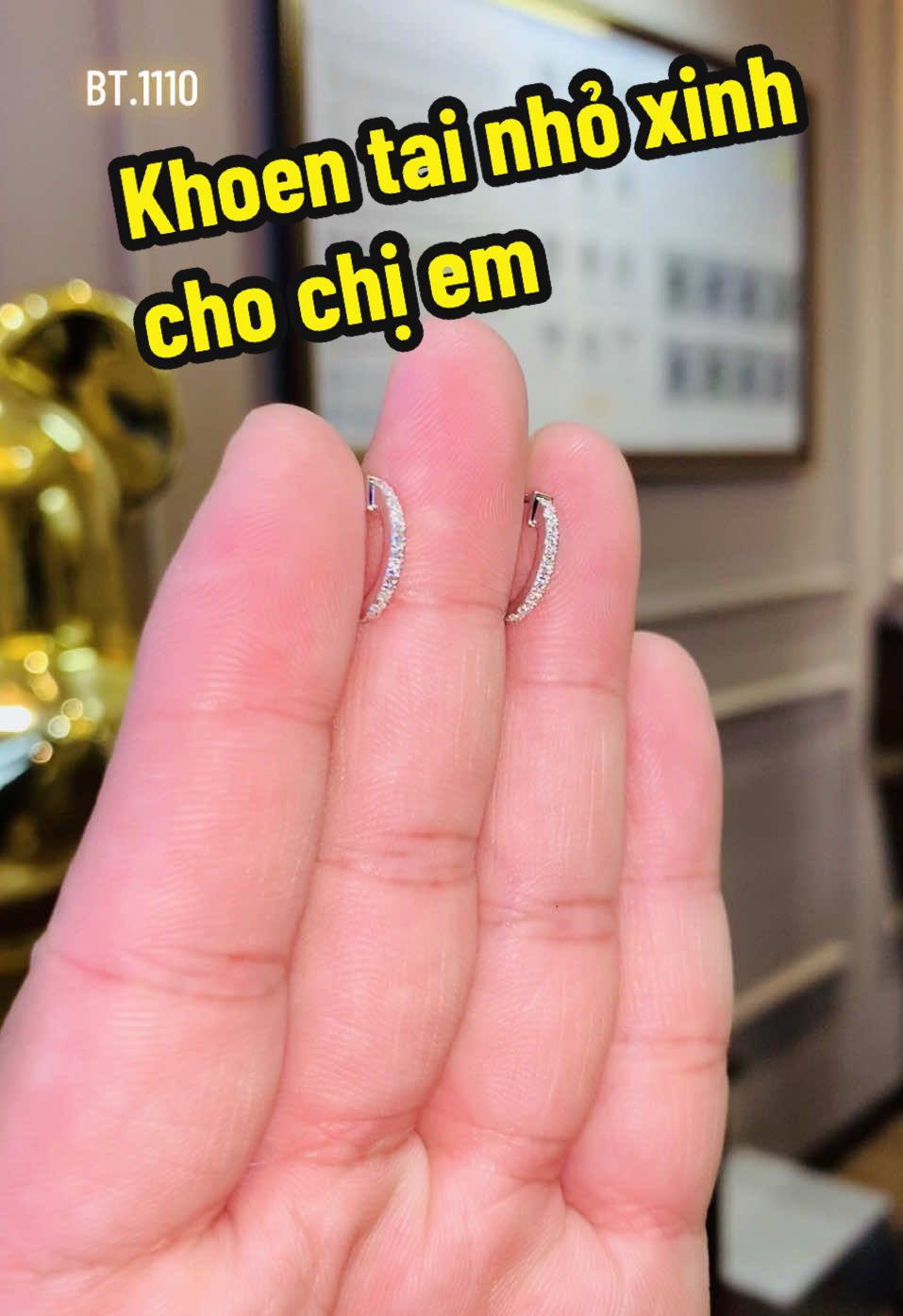 Mẫu khoen tai kim cương nhỏ xinh ,giá yêu thương cho chị em #bongtaikimcuong #tamluxury #tamluxuryvn #tamluxurychannel #tamluxurydiamondjewelry #xuhuong 