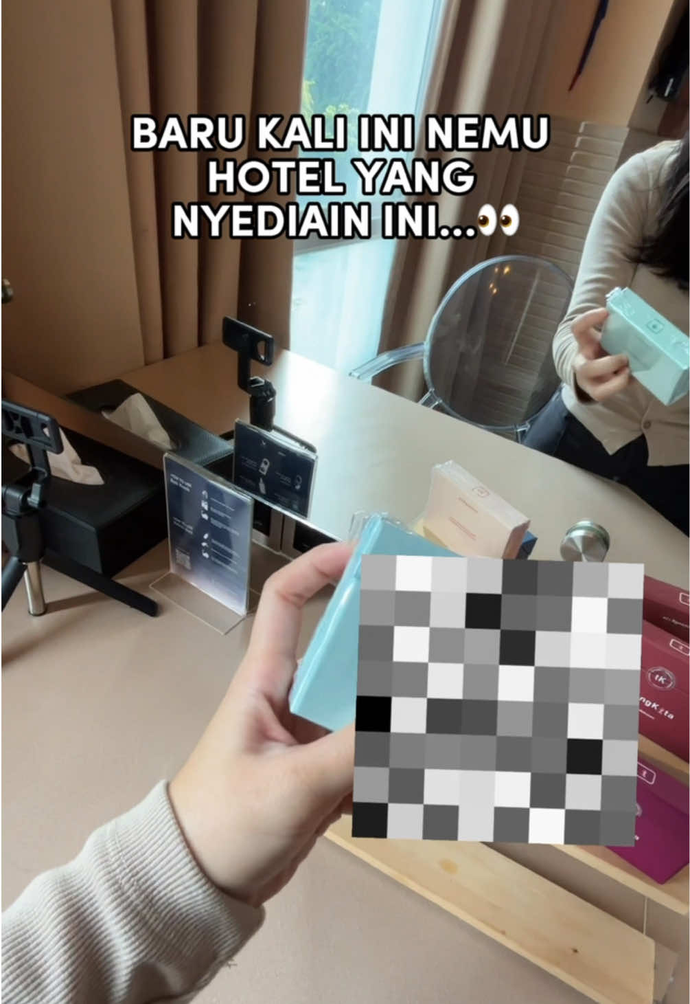 Baru kali ini nemu hotel yang nyediain ini…👀🤫 Btw kalo kalian Book hotel lewat klik lokasi yang ada di video ini harganya lebih murah + ada diskon tambahan pake kode voucher yg ada di video ini ya!😉❤️ #TravelHematRamadan #seetheworldforless #staycation #jakarta #staycationjakarta #hoteljakarta 