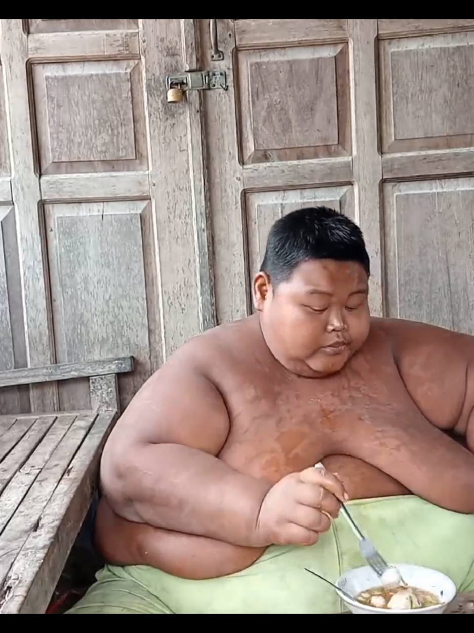 sungadi pria tergemuk di sragen GEMAR MAKAN BAKSO #sragen 