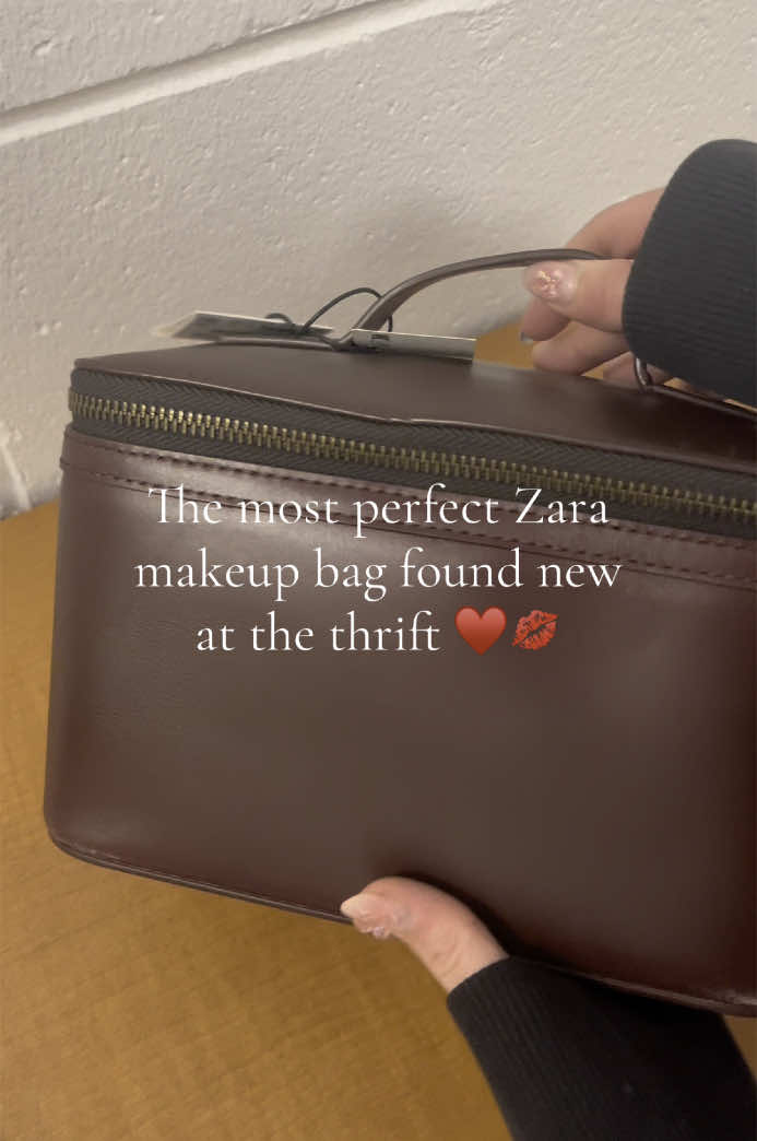 Had to share this amazing thrift find @ZARA @Zara Home Official #zara #zarahome #zaramakeupbag #makeupbags #vanity #makeup #makeupideas #thrift #thriftfinds #zarafinds #shopping #fy #fyp #fypシ #fypシ゚viral #fyppppppppppppppppppppppp #fyppp #CapCut 