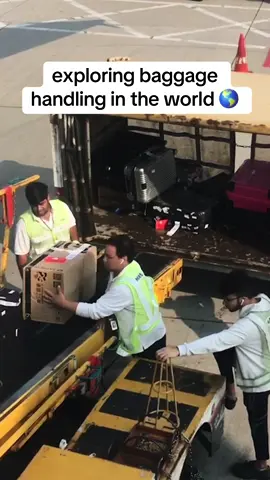 to be watched till the end… #baggagehandler #airport #china #japan 