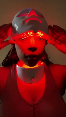 I actually really love it! @REGENALIGHT The neck mask is definitely a game changer!! #redlighttherapy #ledmask #retinol #antiaging #SkinCare101 #skincaretips #dermatology #skintok 