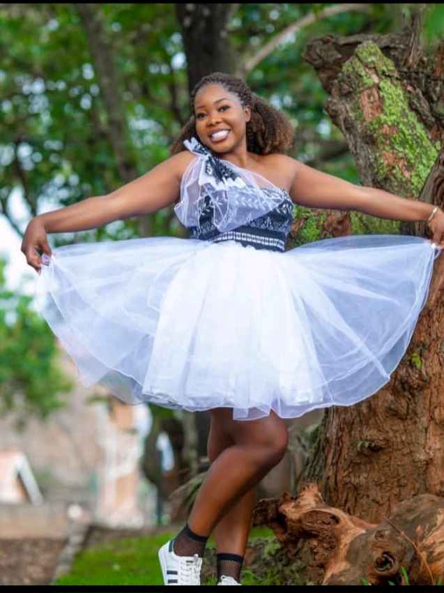 #happyclientshappyme #happyclient #urownfashiondesinger #bestdesigner #bub #fashion #fashiontiktok #uganda #ugandanstiktok #videoviral #oder #international #customised #original #creati #fashioninspo #dresses 