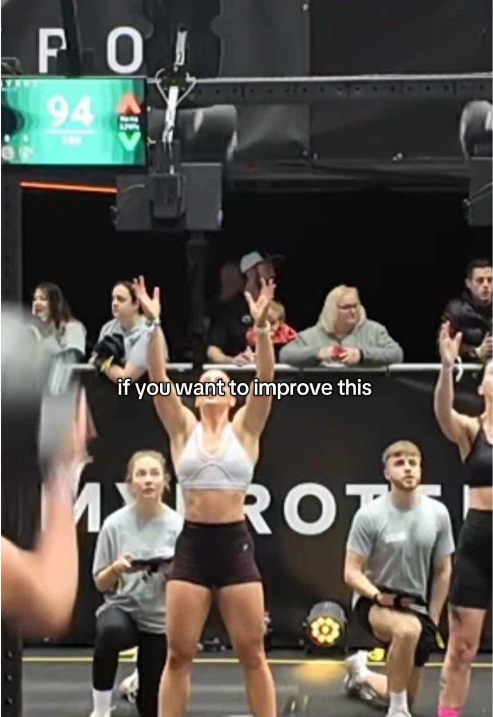 if you want to improve your wall balls ➡️ OH press 🤗 #gymgirl #gym #hyrox 