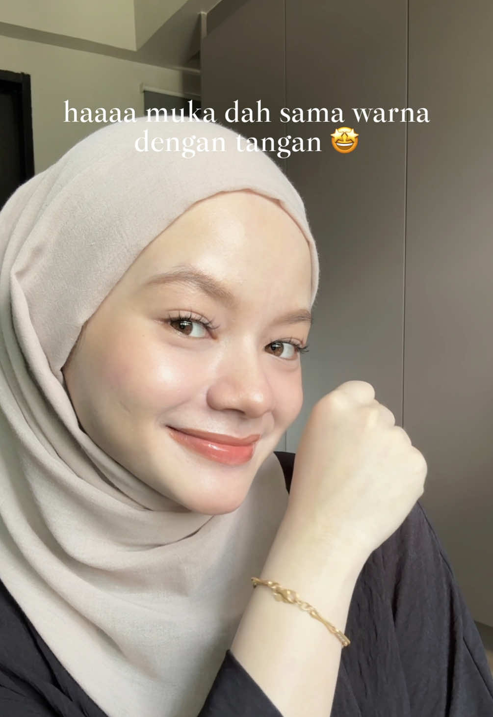 lepasni ni dah takda isu muka lagi cerah dari tangan dah 🤪 #CARSLAN #carslantoneupcream #makeup #makeuptutorial #toneupcream 