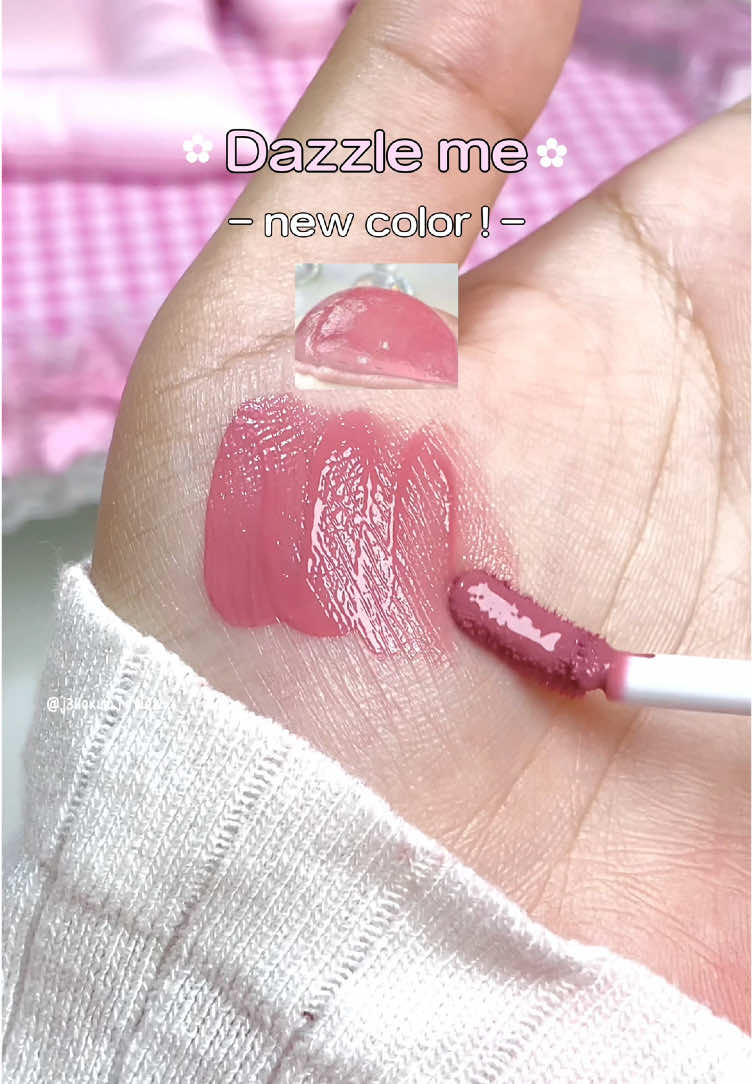 สีใหม่! คอล limited จ๋วยมากกก นี่หล่ะะะ คนชอบสีชมพูถูกใจสีนี้ 👍🏻🎀👀#dazzleme #dazzlemebeauty #dazzlemexsmileyworld #lipgloss #liptint #lipstick #makeup #รีวิวบิวตี้ 