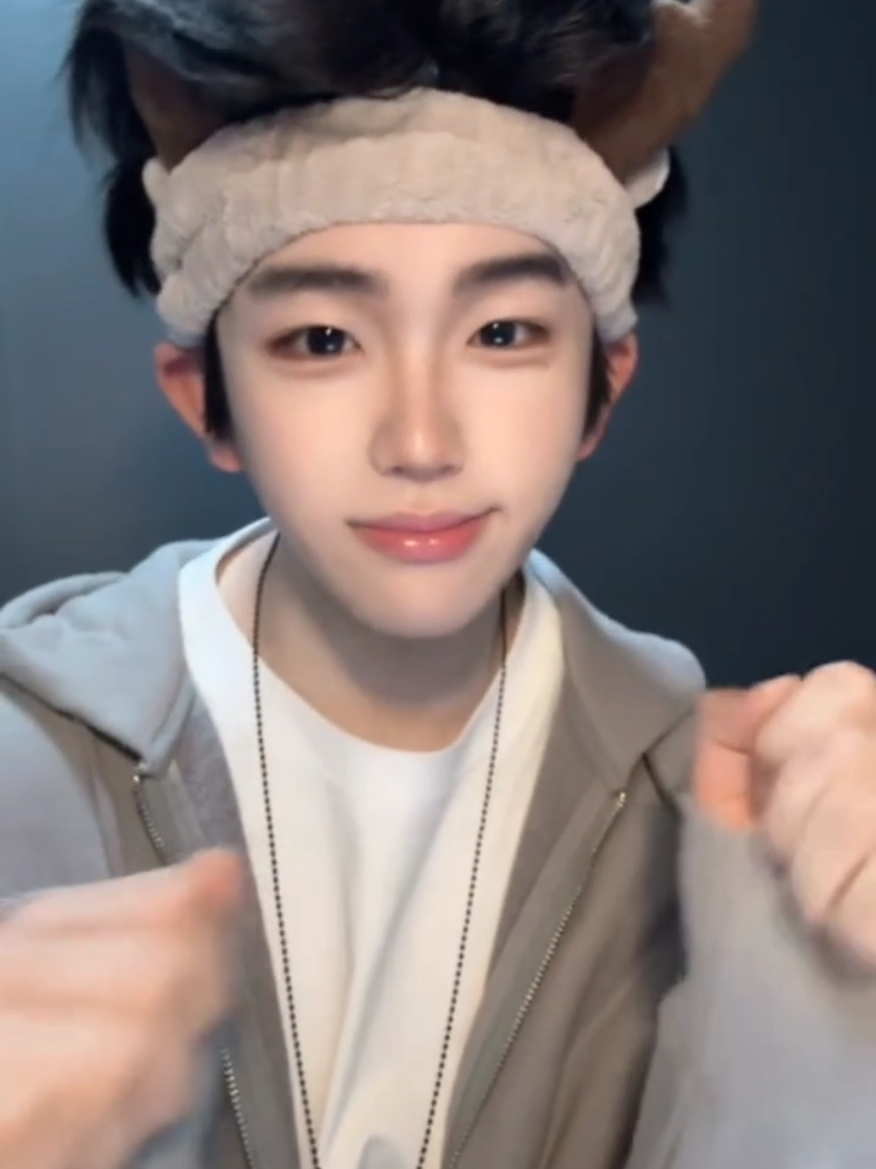 This my 2nd id my fast id 👉🏻@✧⋆𝑱𝑰𝑯𝑶⋆ᡣ𐭩˖ ˚🐬  #foryou #foryoupage #fyp #trending #capcut #viral #jiho390 #viralvideo @For You @MrBeast @TikTok 