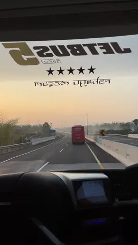 Jalan pagi menuju Bali 😇🙏🏻@Gunung Harta Official #toltransjawa #bismania #adiputro #busmalam #buspariwisata #fypシ゚ #gunungharta #jetbus5 