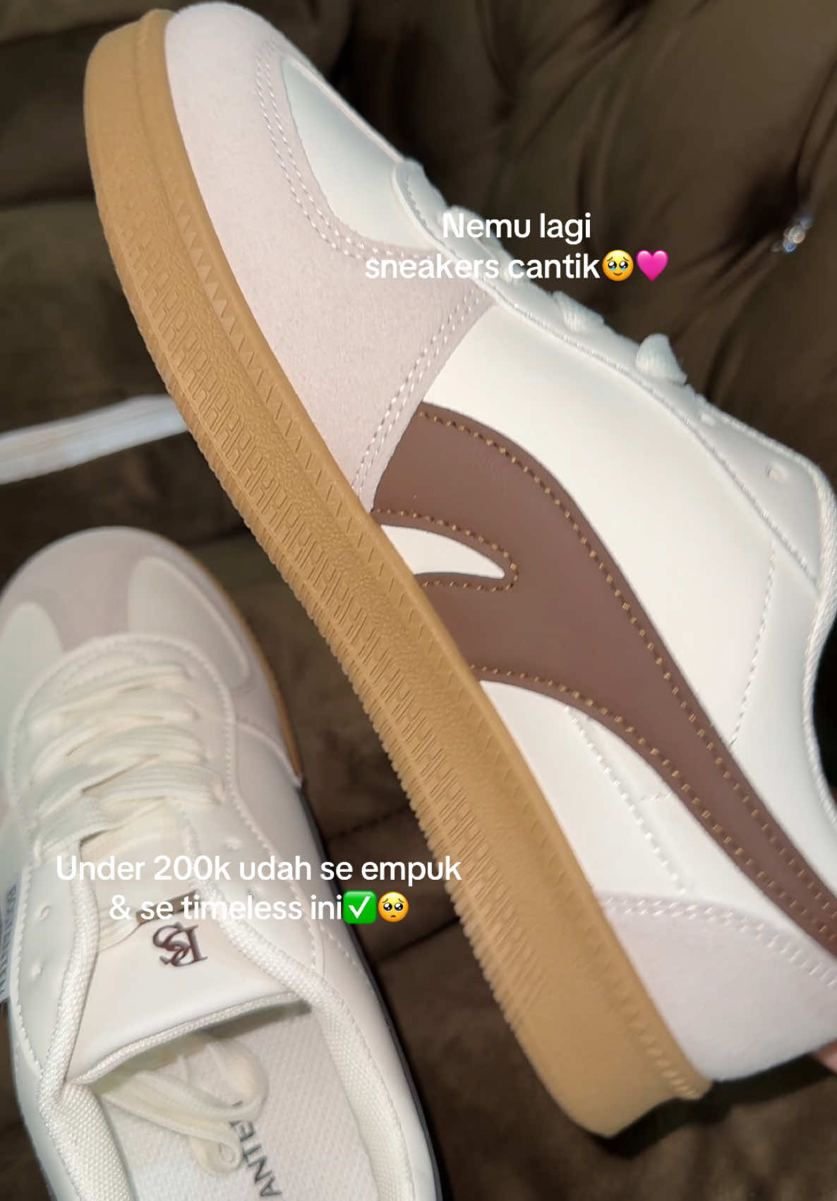 Sukaaa! @Bostanten  #sneakers #sneakersaddict #sepatuwanita #sepatubostanten #bostanten #bostantenindonesia #sepatusekolah #sepatu 