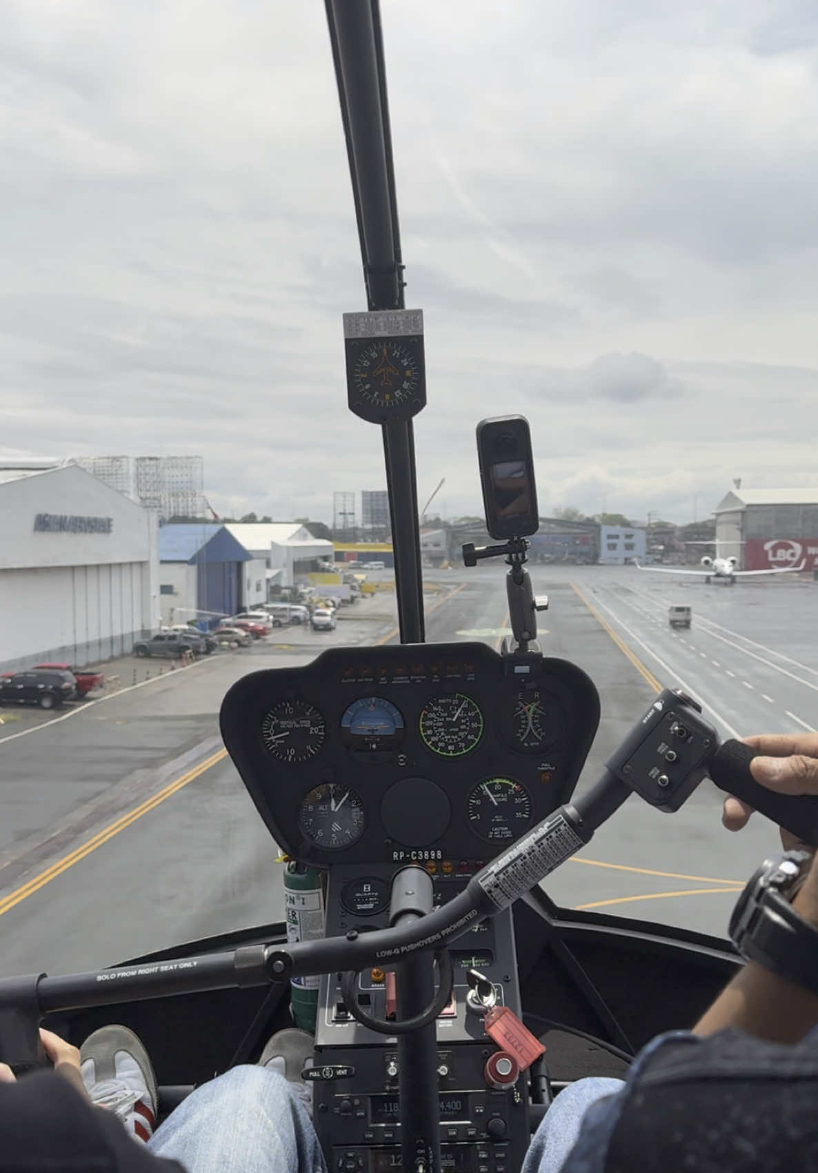 R44 landing General Aviation Manila #philippines #manila #helicopter #R44 