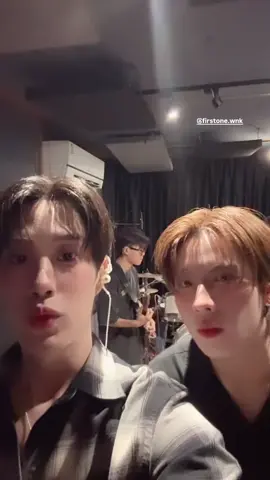 พี่เติ้ลน้องเฟิร์สไปซ้อมร้องเพลง งานวันที่ 28 ต่อใช่ไหม  วันนี้อยู่ด้วยกันแบบยาวๆทั้งวันเลยเนาะ💚🩷 #TleFirstone #เติ้ลเฟิร์สวัน  #TLE_mtm #Firstone  #เติ้ลมติมันท์ #เฟิร์สวันวรรณกร 
