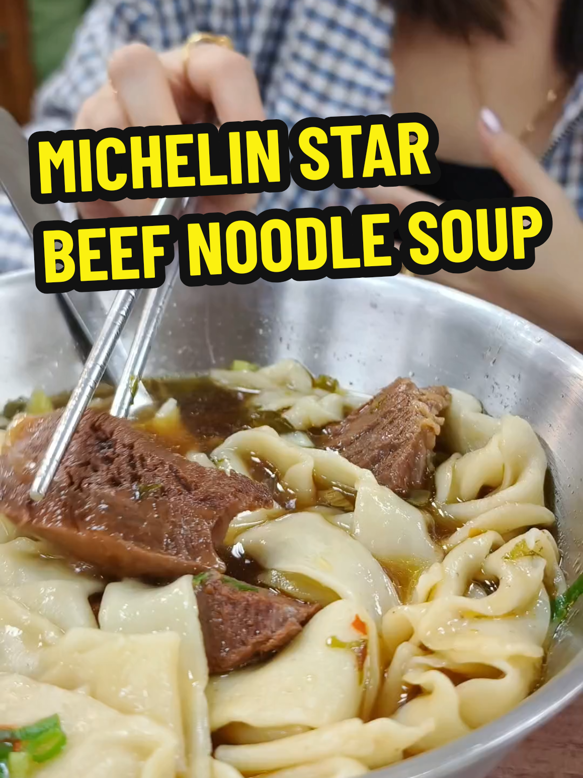 Hidden food gem in Ximending, Taipei that serves Michelin Beef Noodle Soup 📍😋😍 #fyp #whattoeatinnTaipei #ximending #taipei #yum #foodtrip #wannianbuilding 