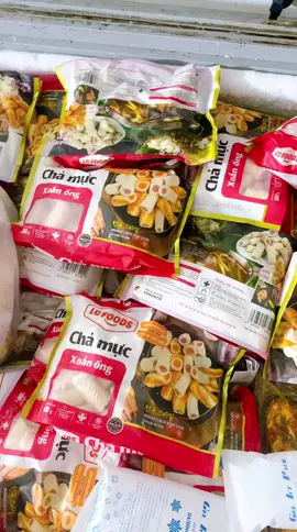 🍢 CHẢ MỰC XOẮN LACUSINA 🦑 ➡️ Sỉ #46k/ gói ➡️ 20 gói còn #43,5k/ gói 🦑🦑🦑Chả mực xoắn ống được sơ chế an toàn, từ khâu chọn nguyên liệu đến khâu đóng gói đều hợp vệ sinh. 🌸Sản phẩm còn được đóng gói giúp bảo vệ một cách hiệu quả. 🌸Chả mực xoắn ống có mùi thơm ngon và vị ngọt tự nhiên rất đặc trưng của mực. Mỗi viên chả đều có sự hòa quyện của các loại gia vị tạo nên một món ăn hấp dẫn. 🌸Sản phẩm đã được sơ chế sẵn, do đó các bà nội trợ có thể dễ dàng chế biến được nhiều món 🌸Chả mực xoắn ống có thể dùng để chiên, rán, hấp hoặc sốt cà chua. Sản phẩm phù hợp với bữa cơm gia đình, bữa tiệc,... 🌸Sản phẩm được làm từ thịt mực tự nhiên tươi ngon nên vẫn giữ được những chất dinh dưỡng tốt cho sức khỏe, bổ sung canxi cho hệ xương chắc khỏe, các chất đạm, chất béo tốt cho hệ tim mạch... #chamuc #chảmực #chamucchiengion #chảmựcchiên #chảmựcchiênxù #chảmựcchảcá #chảmựcchiên🦑 #chamucxoan #chảmựcxoắn #chamucxaochuangot