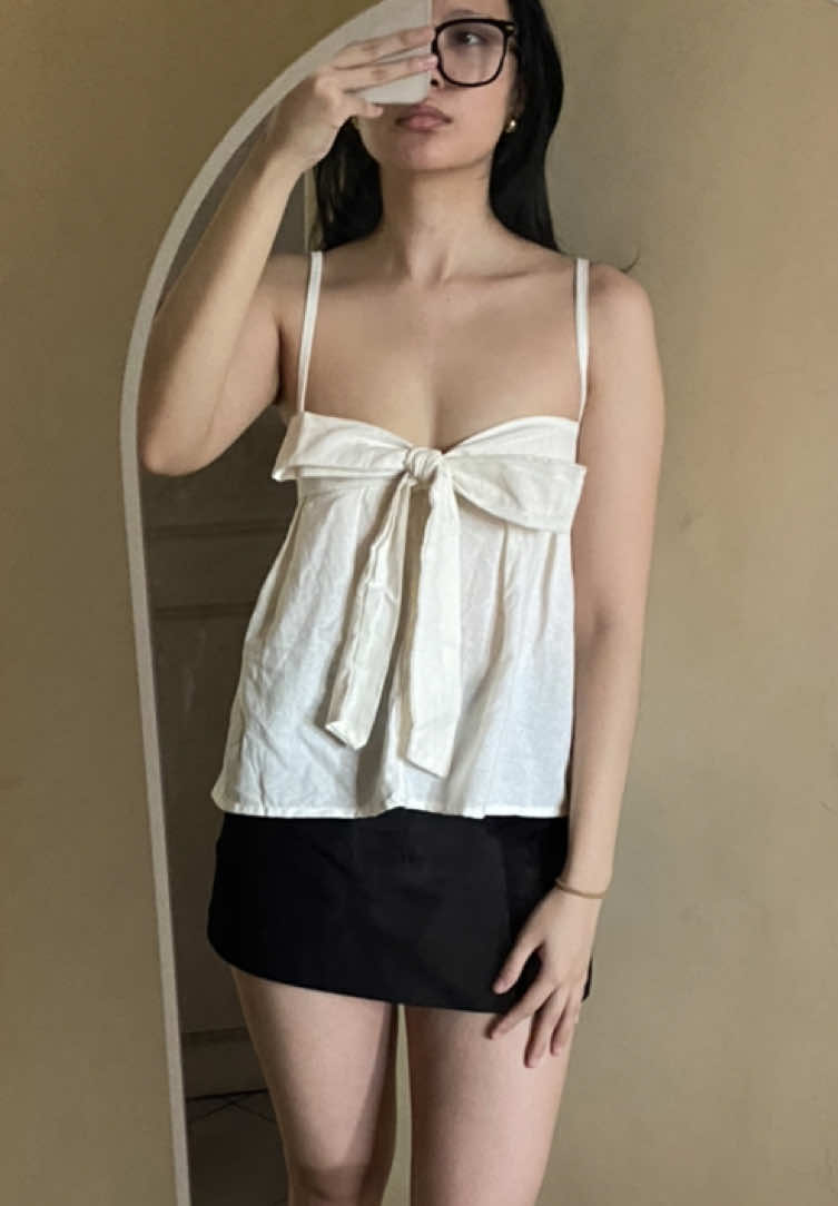 its giving coquette but classy 🥂✨🍸💫  #coquettetop #ribbontop #whitetop #classy #oldmoneyaesthetic #oldmoneyoutfits #casualoutfits #styleinspo #fypシ゚ 