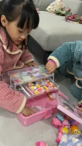 lengkap sepaket stiker beserta tools nya.mengasah kreatifitas anak, ga nyesel beliin ini. bisa dipakai berulang kali👍 #mainan #mainananakmurah #belanja #kidstoys #diytoys  #montessori #orangtua #ramadan2025 #ramadanekstraseru  #ibuanak #lebaran #mudik #bukber #hadiah #ulangtahun #anaksekolah #sekolahanak #anaksd 