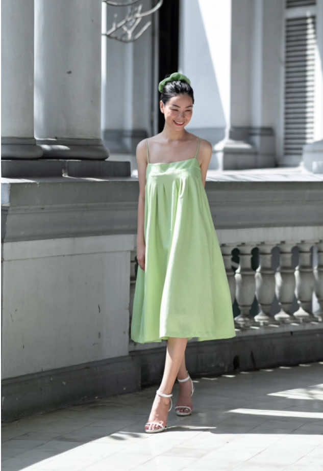 ✨𝑨 𝒔𝒎𝒊𝒍𝒊𝒏𝒈 𝒇𝒂𝒄𝒆 𝒊𝒔 𝒂 𝒃𝒆𝒂𝒖𝒕𝒚 𝒇𝒂𝒄𝒆. 𝑨 𝒔𝒎𝒊𝒍𝒊𝒏𝒈 𝒉𝒆𝒂𝒓𝒕 𝒊𝒔 𝒂 𝒃𝒆𝒂𝒖𝒕𝒚 𝒉𝒆𝒂𝒓𝒕 🌿 Chiều lòng các Nàng với thiết kế đầm suông hai dây cơ bản cùng chất liệu tweet mỏng nhẹ, 𝑨𝒊𝒎𝒆𝒆 𝑫𝒓𝒆𝒔𝒔 mang đến sự rạng ngời thoải mái cho những buổi hẹn hò, xuống phố cùng bạn bè, người thương. -------------------- 💚 𝐀𝐢𝐦𝐞𝐞 𝐃𝐫𝐞𝐬𝐬 - 𝐓𝐡𝐞 𝐁𝐥𝐨𝐨𝐦𝐢𝐧𝐠 💚 Màu: Xanh Cốm Chất liệu: Tweed dệt cotton Kích cỡ: S/M -------------------- 🌿𝐅𝐨𝐥𝐥𝐨𝐰 𝐲𝐨𝐮𝐫 𝐝𝐫𝐞𝐚𝐦 - 𝐅𝐨𝐥𝐥𝐨𝐰 𝐲𝐨𝐮𝐫 𝐋𝐲𝐩𝐚𝐫𝐚 🌿 #Lypara #LyparaGirls #Fashion #LocalBrand #AimeeDress #Green #OOTD #TheBlooming #outfit