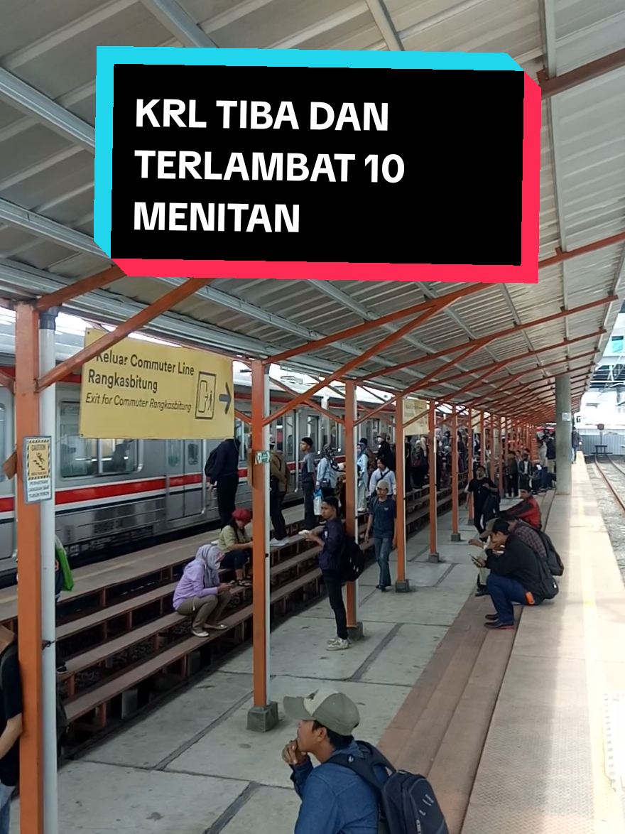 KRL TIBA DIJALUR 7 #keretaapi #train #ngabuburit #ramadhan2025 #lewatberanda #stasiuncikeusal #stasiunparungpanjang #stasiunrangkasbitung #krlparungpanjang #krlrangkasbitung 