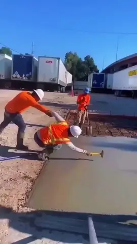 Construction Fails 😂. #foryoupage #viral #usa #funny #laugh 