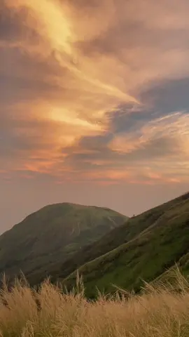 Golden hour Sarah kelopo #sarahklopo1235mdpl #pendakigunung   #fyp 