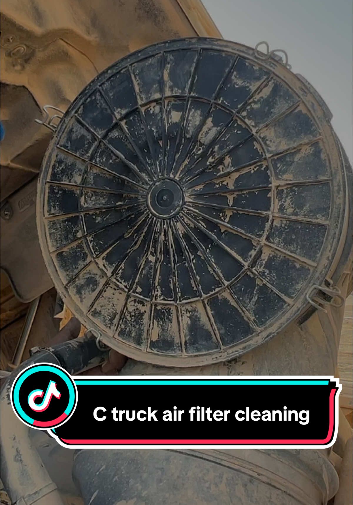 Truck air filter cleaning #machinery #mechanic #motivationa #tips 