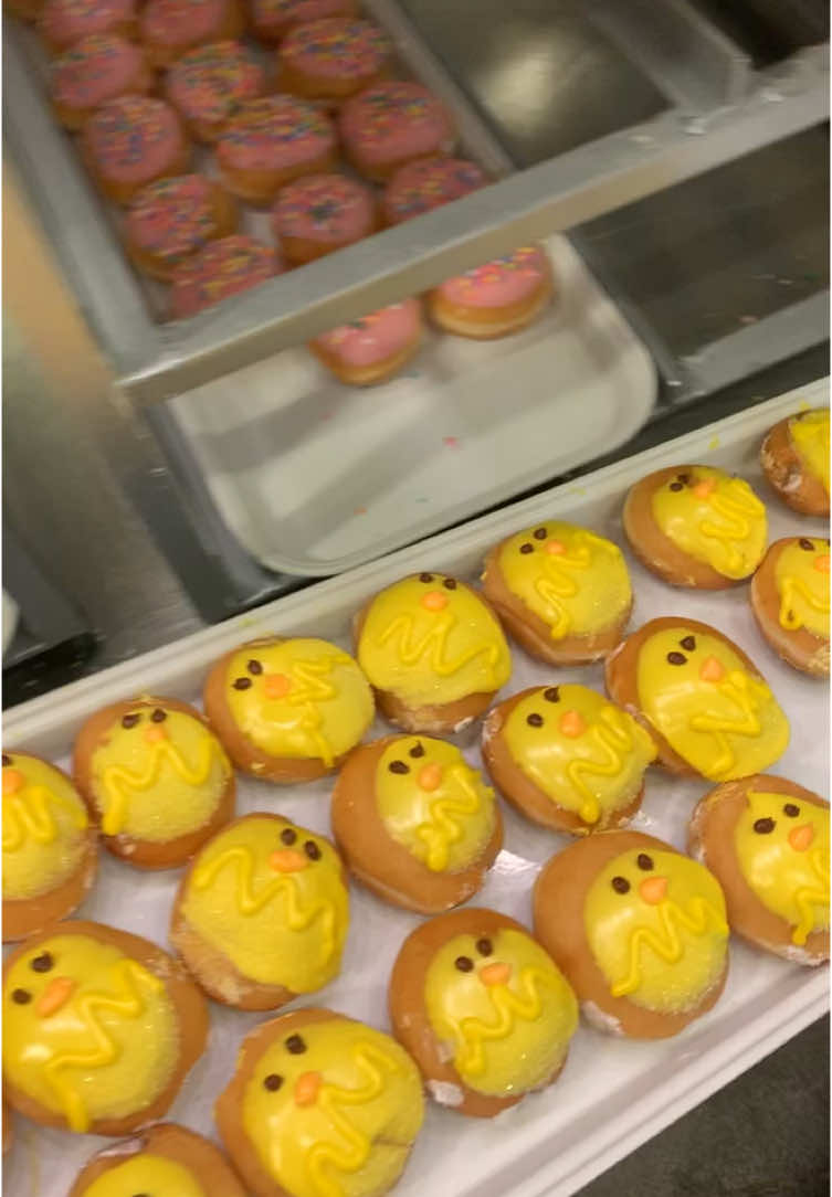 Would you eat them or waste them? 😂 #fyp#krispykreme#garbage#explore#worktiktok#donuts#donutshop#letmeknow#oddlysatisfying 