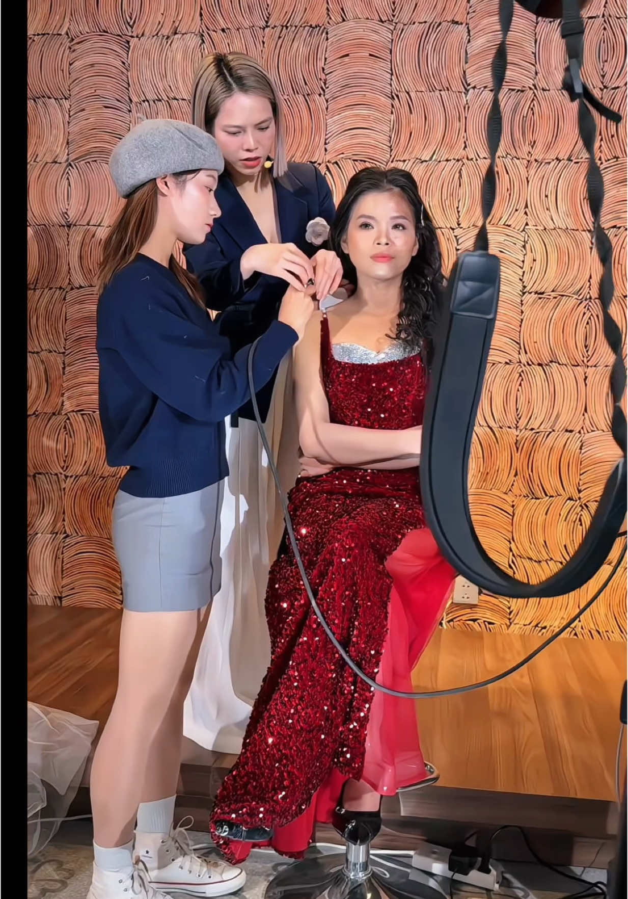 Lớp học chuyên nghiệp khoá mới của QuânBee vinh dự được cô giáo Mai Phan tới chia sẻ về trang điểm công nghệ cao bằng AirBrush ❤️   #MaiPhanMakeupArtist #airbrush #makeup #Proclass #makeupartist #quanbeemakeupacademy #quanbee 