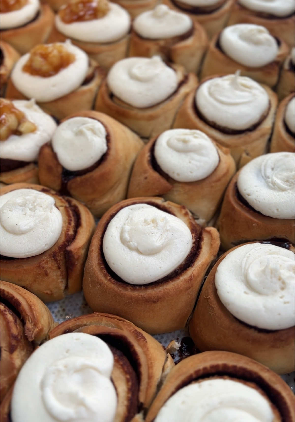 Tell us which roll is your favourite!  #peekaboo #cinnamonrolls #FoodTok #dessert #havearoll