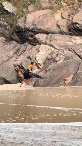 This is how we surf waves in Brasil 