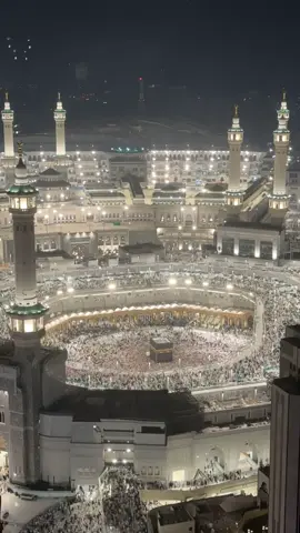 تأمل عدد العباد وتقلب الليل والنهار #مكة_المكرمة