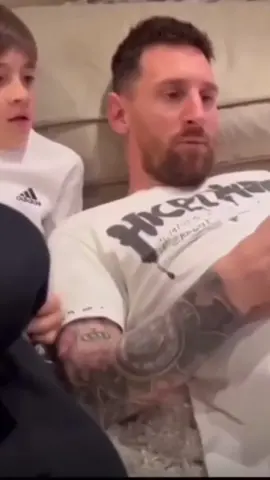 Le fils de messi Thiago a demandé un jour son est -ce-que tu es un humain ?  la réponse de messi nous choque... #Footbal #messi #sonfils #thiagomesssi #extraterrestres #intermiami #argentina #barcelone #france #psgxmessi #espagne