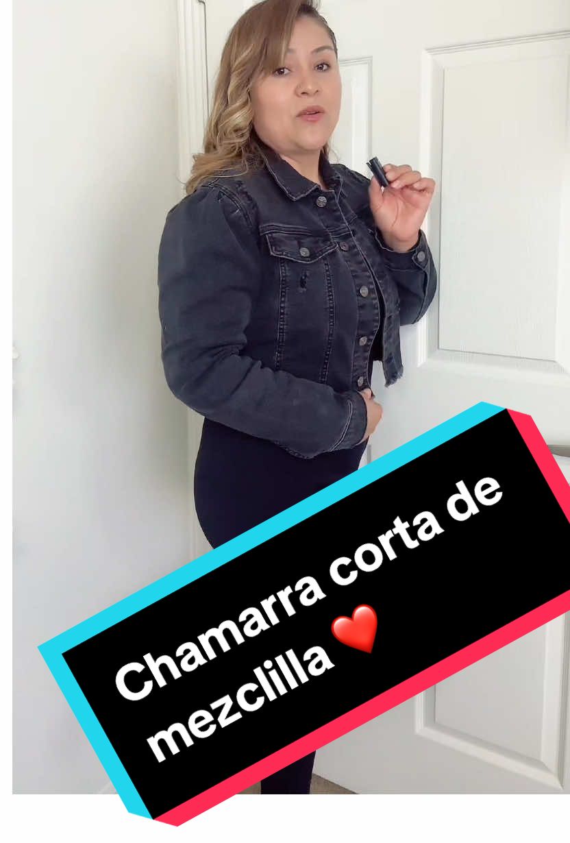 Chamarra corta  de mezclilla para uso diario en temporadas verano e invierno #chaquetavaquera #chamarrademezclilla #chamarracorta #fashioncasual #fashion #ropademujer #ropaversatil #tiktokshop #springsale #springglowup @PAOLA RIBONI 