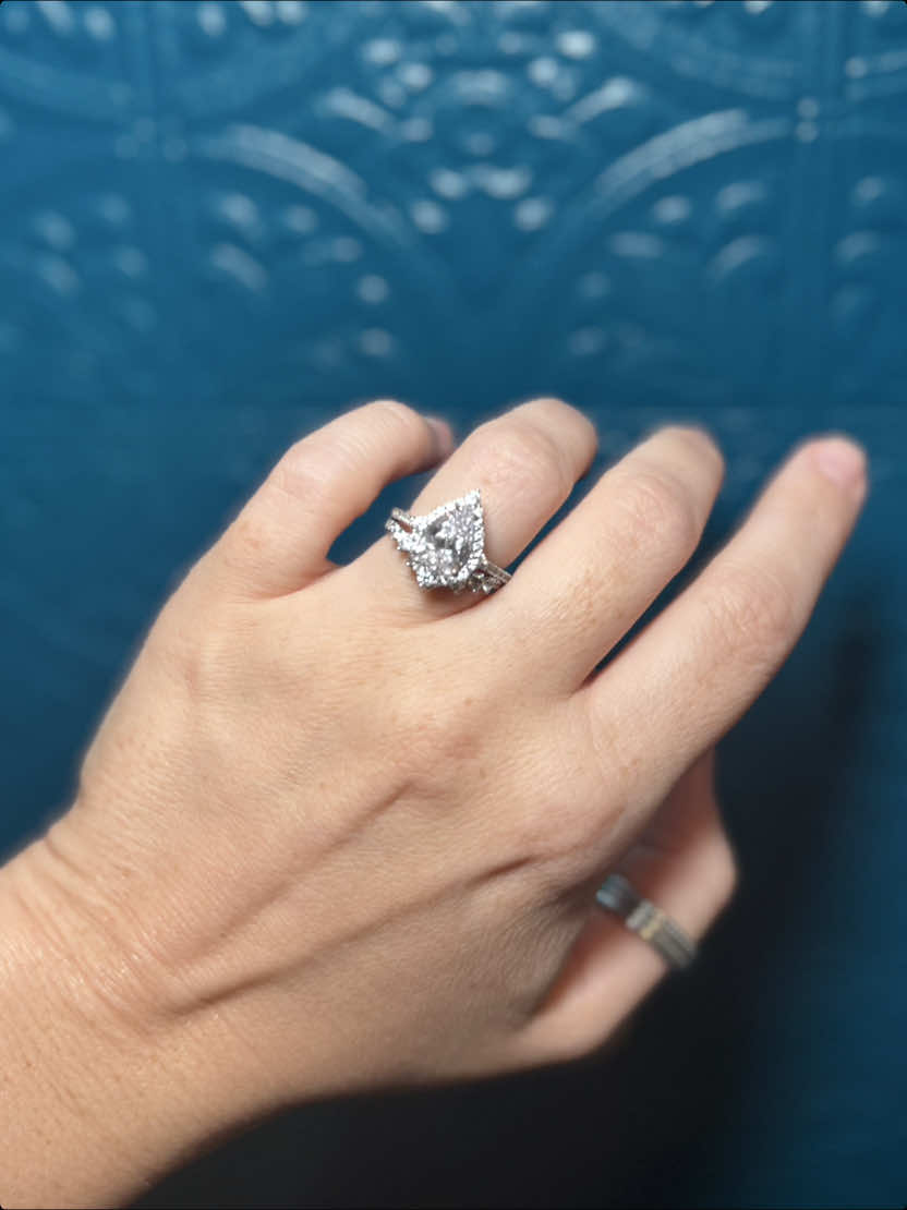 Super high quality, affordable and so beautiful! Great wedding ring option! #TikTokShop #weddingtiktok #wedding #weddingring 