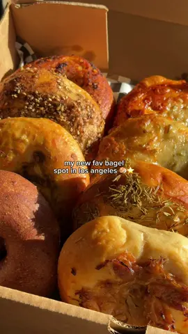 hot honey cheddar bagel 😮‍💨 there are so many flavors to choose from!!  literally sweets, savory, and spicy!  📍el segundo @uncle.steveys.bagels come support this small business!! 🫶 #bagels #bagelshop #losangeles #SmallBusiness #foodtiktok #FoodTok #foodies #losangelesfood #foodrecommendation #labagels #thingstodoinla #elsegundo 