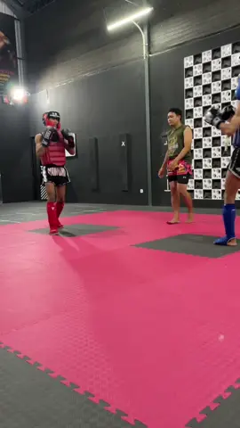 sparing part1:gacor abis abngku satu ini,ridho guntur lamongan punya🔥#muaythai#fyp#jatim#fighter#sparringday@SANGSAGA CAMP 