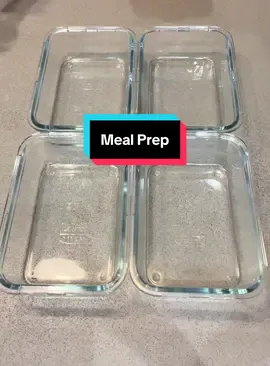 Repas équilibrés façon meal prep : - 60g de pâtes crues  - 150g de poulet  - 100g de poivrons rouges et jaunes  - oignons  - ail  - 1 cc de paprika  - concentré de tomate  - 100g de coulis de tomates  - 50ml de crème liquide - 120 ml de bouillon Ajouter les ingrédients un à un, bien mélanger avant d’enfourner le tout 35 minutes environ à 190 degrés. Voilà vos repas prêt pour 4 jours ! À emporter au travail à midi ou pour un dîner rapide ! Un gain de temps indéniable mais surtout moins de charge mentale !  Vous pouvez également congeler une partie de vos préparations si vous ne souhaitez pas manger la même chose sur plusieurs jours. D’autres idées de batch cooking à venir ! #batchcooking #mealprep #repasequilibré #reequilibragealimentaire #pertedepoids #pourtoi #fyp #prendresoindesoi #fyptiktok #assietteequilibree #chargementale #gaindetemps #poulet #FoodTok #foodtiktokfood #foodtiktoker #VocêNasceuParaMudar 