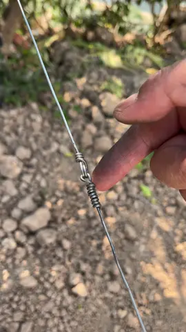 WOW, Simple Wire Tension With A HAMMER!#knot #rope #knottutorial #knottutorials #campinghacks #camping #knotsforcamping #knotsforfishing #knotsforbeginners #lifeskill #LifeHack #boyscouts #bushcraft #survivalskills #Outdoors #knotting #sheetbend #hitch #simpleknot #bestknot