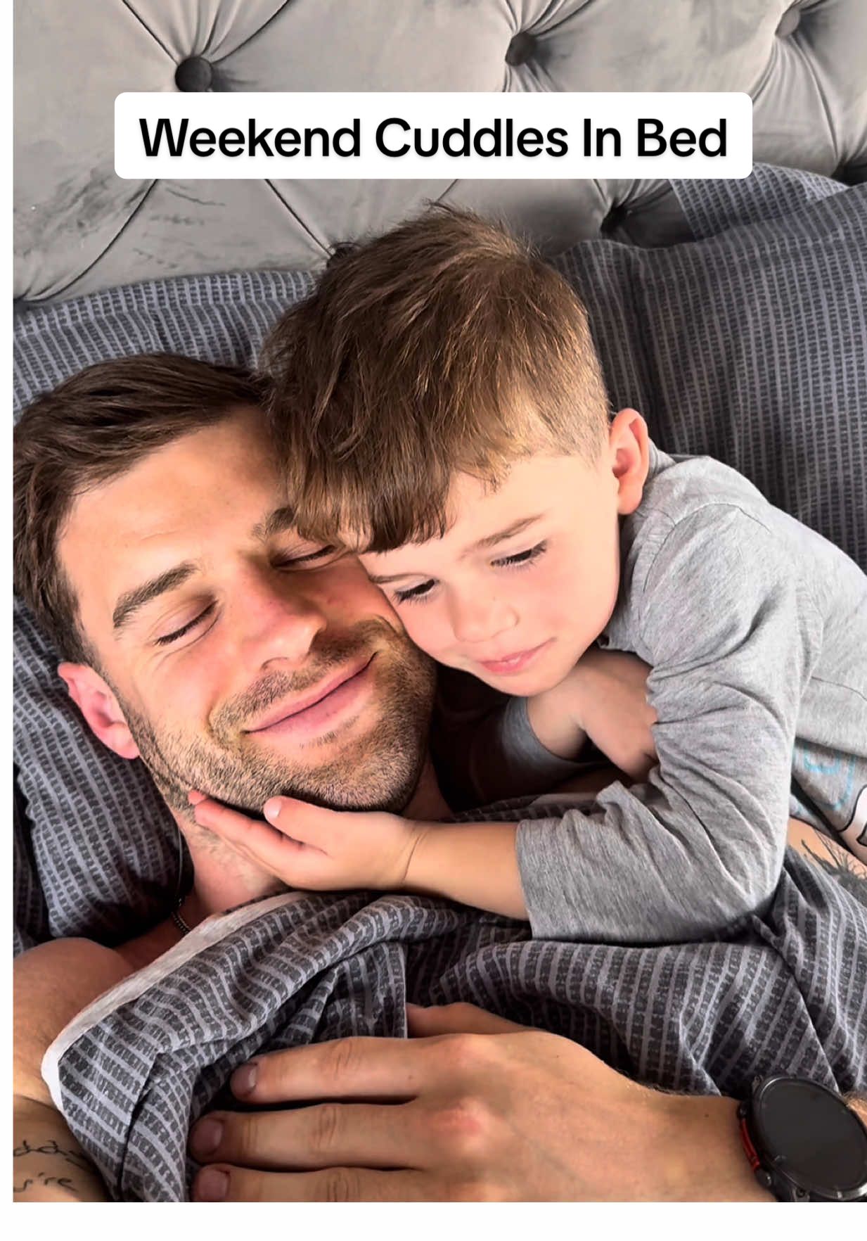 Weekend morning cuddles in bed #tik_tok #fyp #happiness #singledad #dadsoftiktok #kidstiktok #weekend 