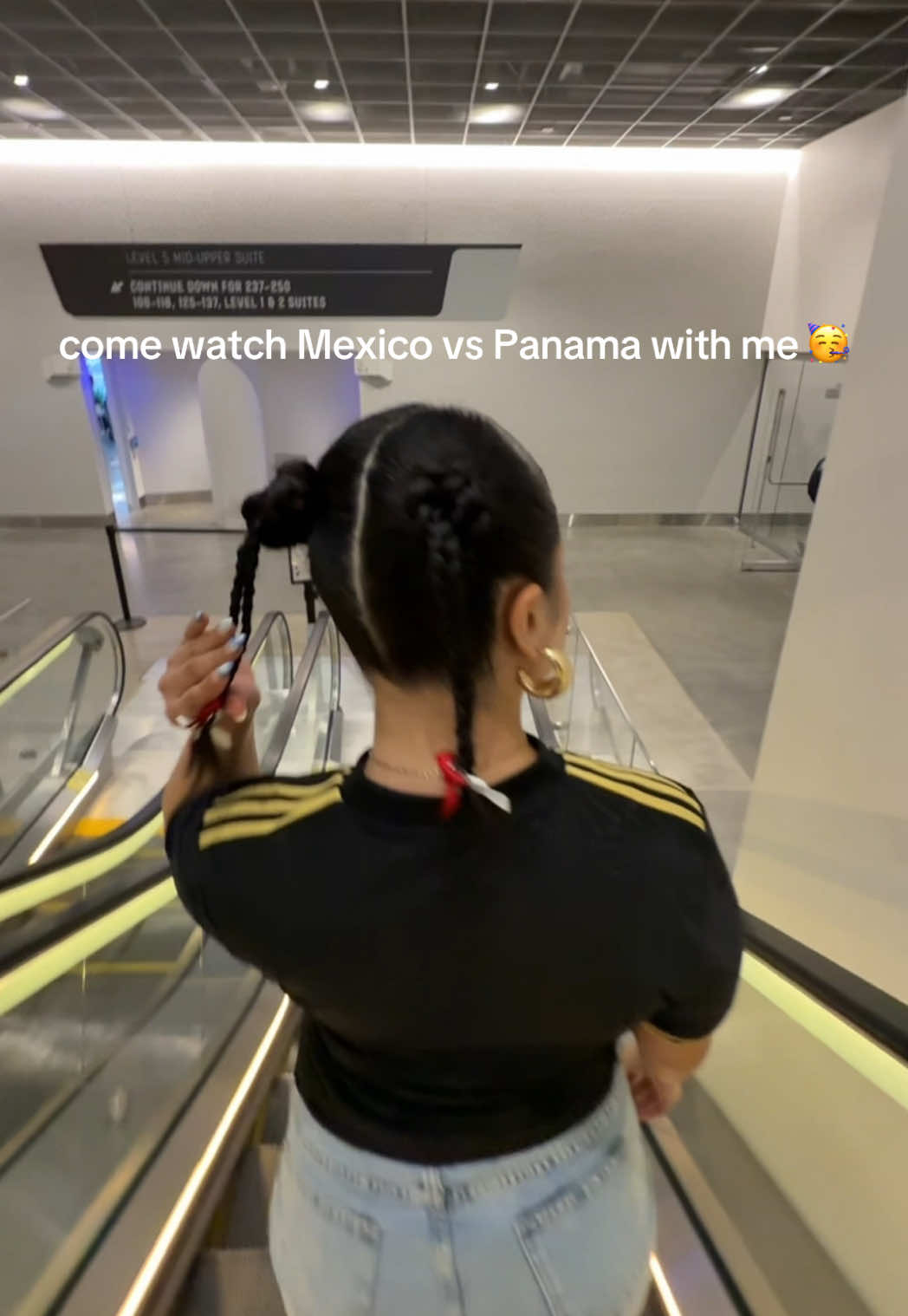 Yall 10/10! I love soccer games they’re always such a vibe!!! #mexico #Soccer #OOTD #outfit #outfitinspo 