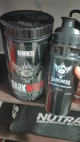whey proteín 900g da Inha darkness integralmedica. 30g de proteína por dose de 40g, 6g de BCAA, 14g de EAA, 100% whey 