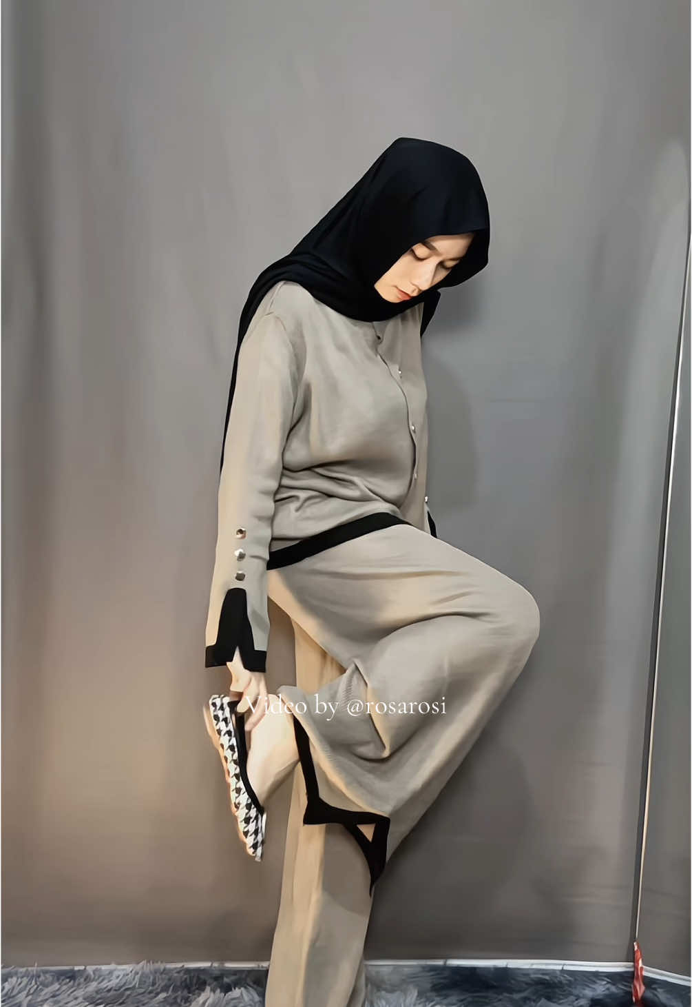 Bumil ga harus pake dres terus, pake one set juga bisa 🫶🏻 #ootdhijabstyle #ramadhanekstraseru #oneset #ootdbukber #fypage #trending 