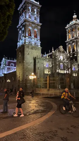 La Catedral de noche… . #puebla #pueblamexico #pueblacity 