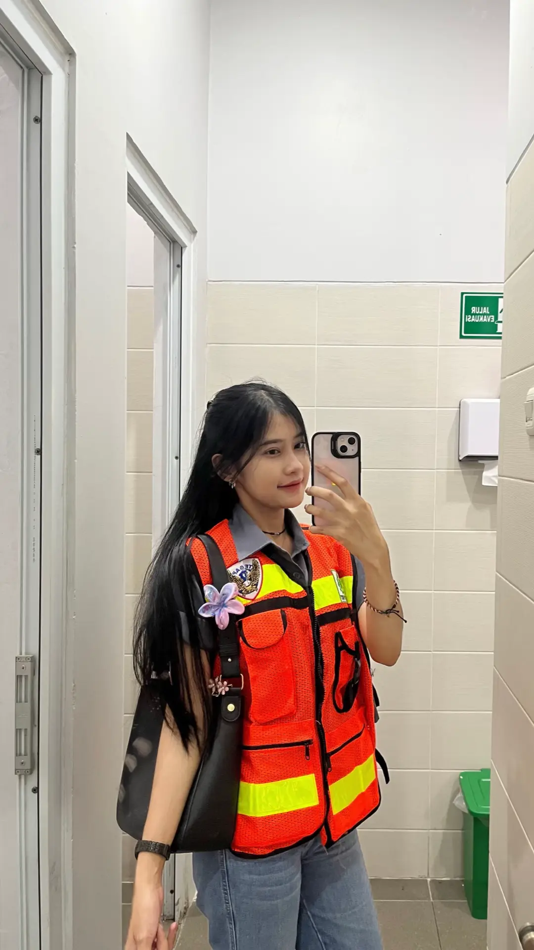 siapa si yg ngide harus kerja, bukannya kita masi kecil y