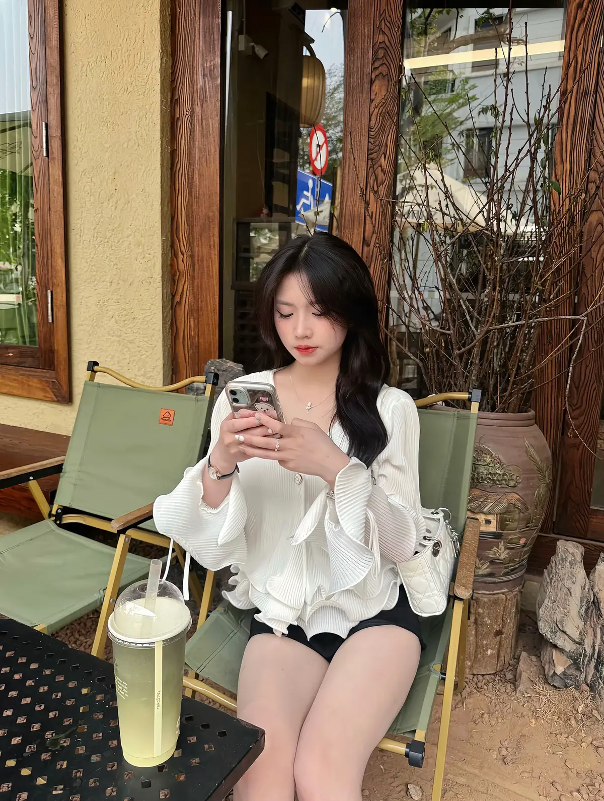 Nếu anh kể cho em về bóng tối ở cuộc đời a thì em sẽ vẫn nhìn anh như ánh mặt trời..🤍