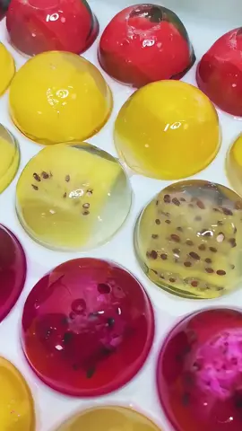 Round ice tray, ice ball mold, ice - making magic tool for the refrigerator, round ice mold, plastic ice box, home - use mold with a lid.#icetraymold#howtomakeiceballsathome #icemaking #startsummerwithiceeating. #icecube #fyp #tiktokshop