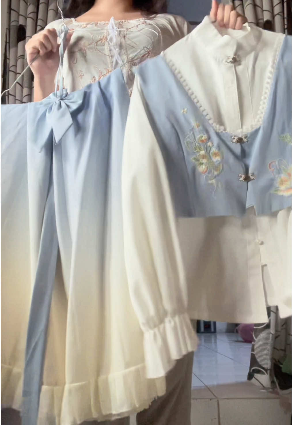 Pake hanfu buat lebaran too much ga ya? #hanfu #bajulebaran #dresses #outfit #OOTD #princesa #girls #girlsoutfit #outfitideas 