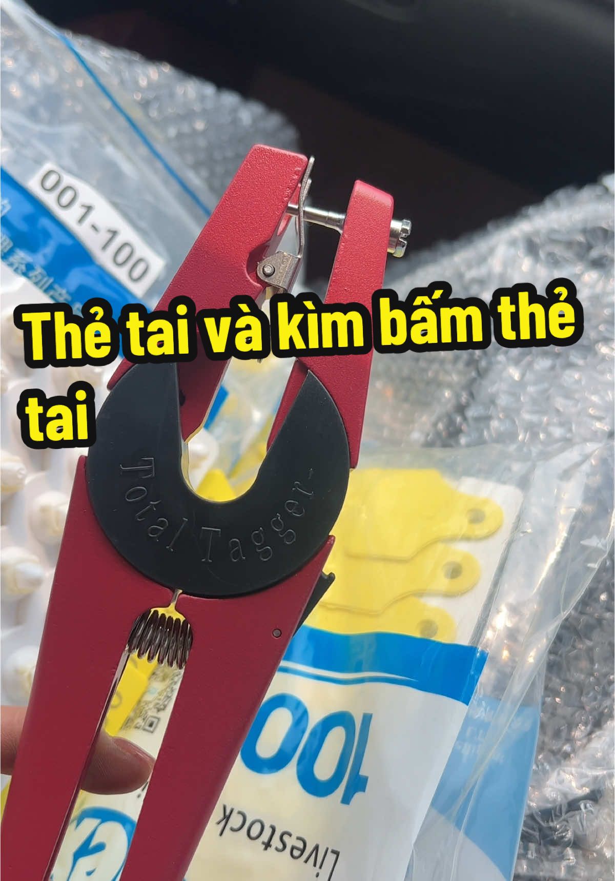 Thẻ tai có số và kìm bấm thẻ tai#thietbichannuoiphoyen1 #channuoi #trangtrai #channuoiheo #heonai @Thiết bị chăn nuôi Thái Nguyên 